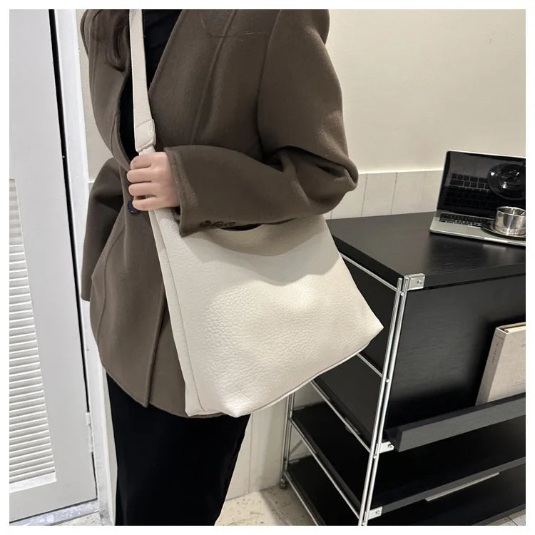 The Ultimate Carryall: Fashionable Leather Tote for Women